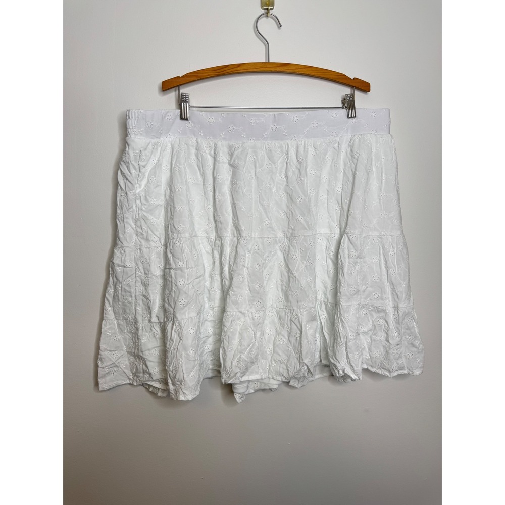 Torrid Eyelet Tiered Mini Skirt Womens 3 White Excellent Floral Elastic Waist